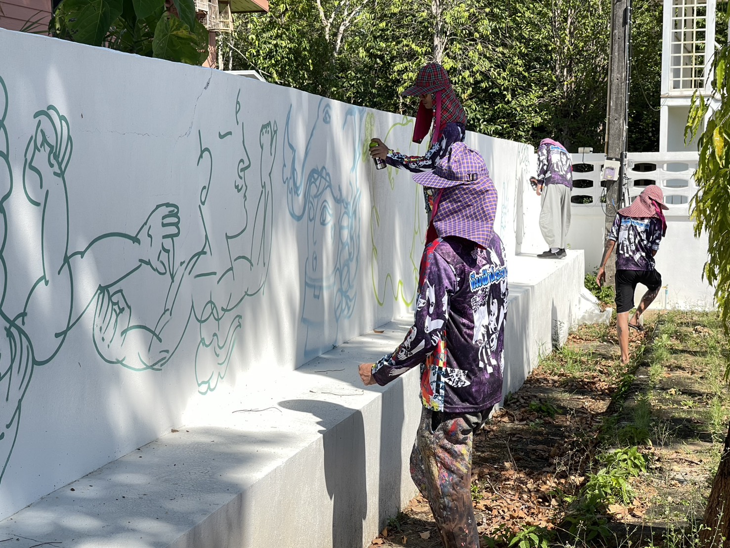 การลงแปรงลงผืนกำแพง ศาลหลักเมืองพังงา โดยสุดยอดศิลปินระดับประเทศ